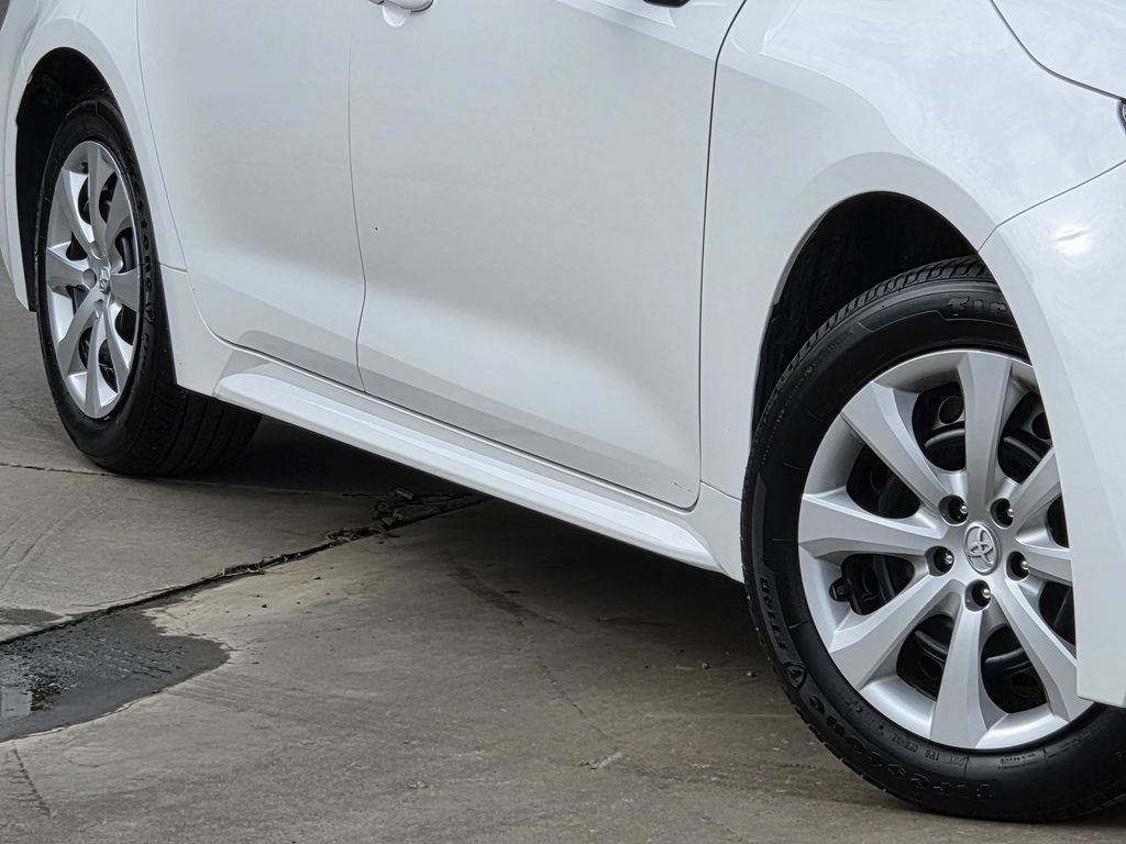 Used 2026 Toyota Corolla LE FWD image 12