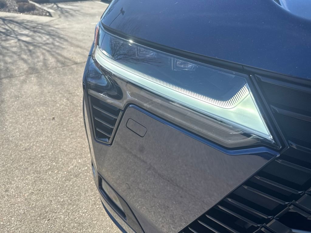 Used 2025 Lexus GX 550 w/ Cold Area Package image 40