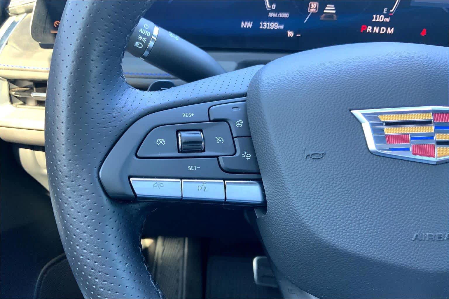 Used 2025 Cadillac XT4 Sport w/ LPO, Onyx Lite Package FWD image 24