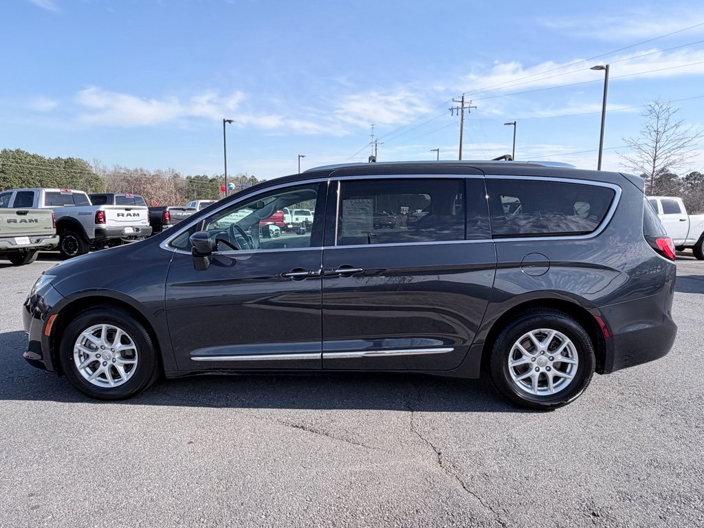 Used 2020 Chrysler Pacifica Touring-L FWD image 5