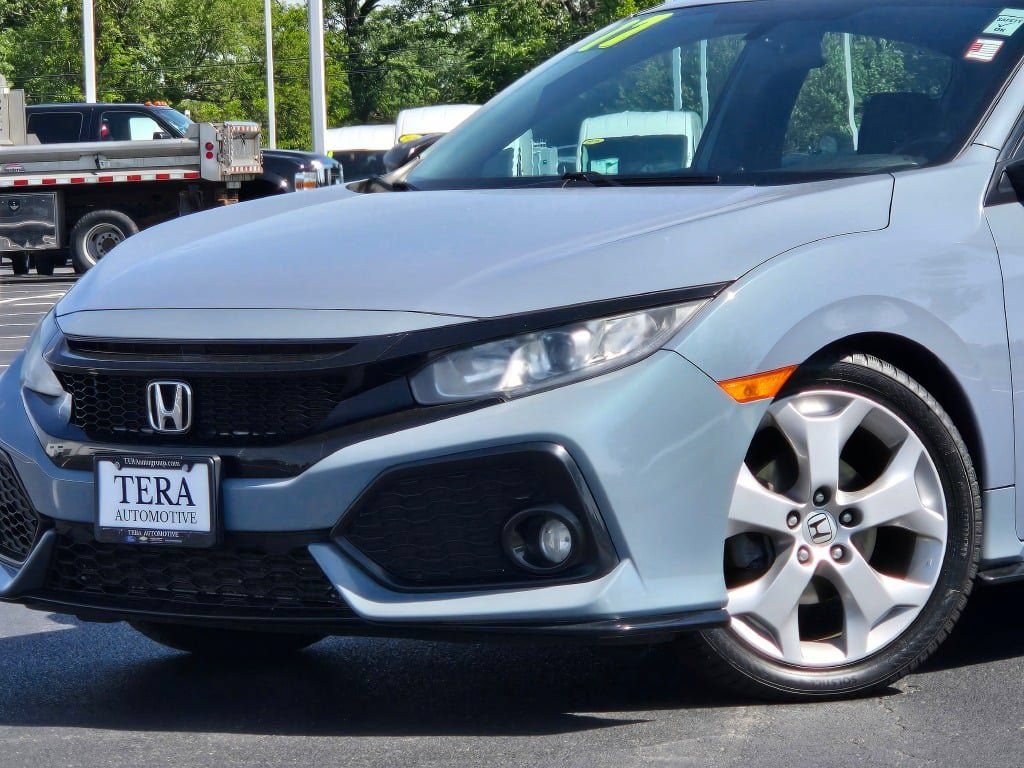 Used 2017 Honda Civic Sport image 2