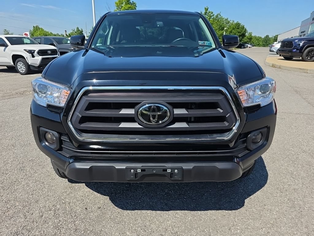 Used 2022 Toyota Tacoma SR5 AWD/4WD image 2