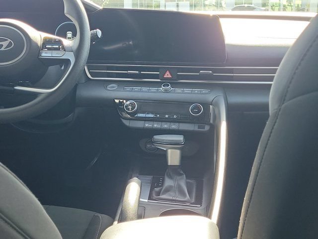 Used 2024 Hyundai Elantra SEL FWD image 5