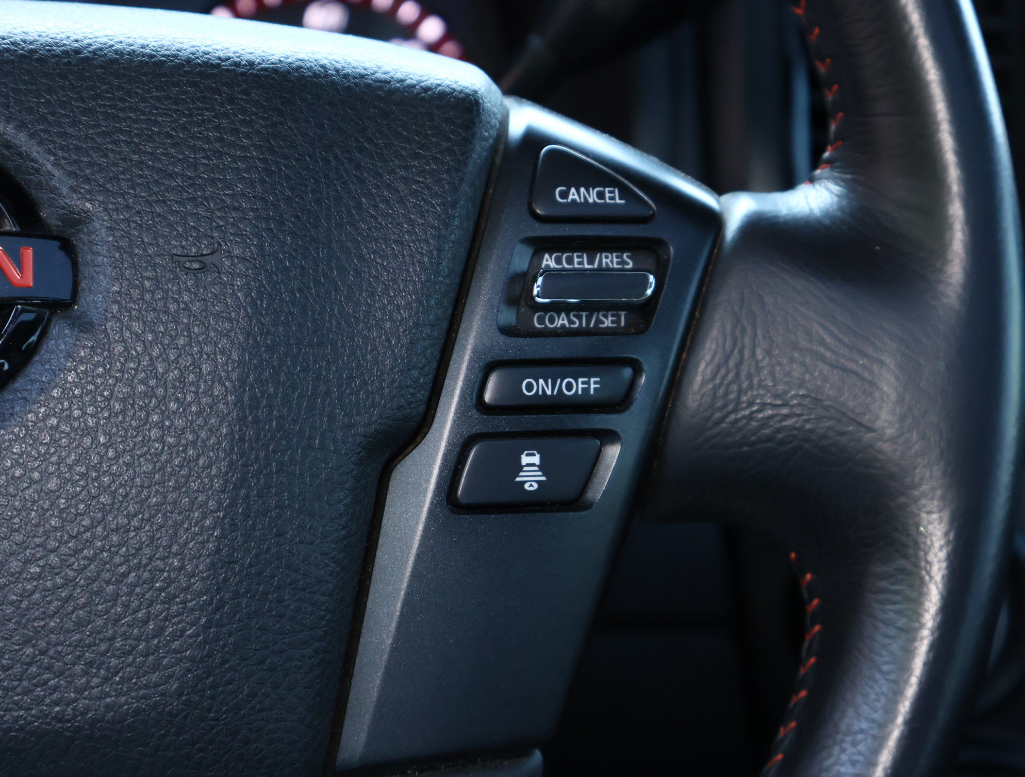 Used 2021 Nissan Titan PRO-4X w/ Pro-4x Convenience Package AWD/4WD image 16