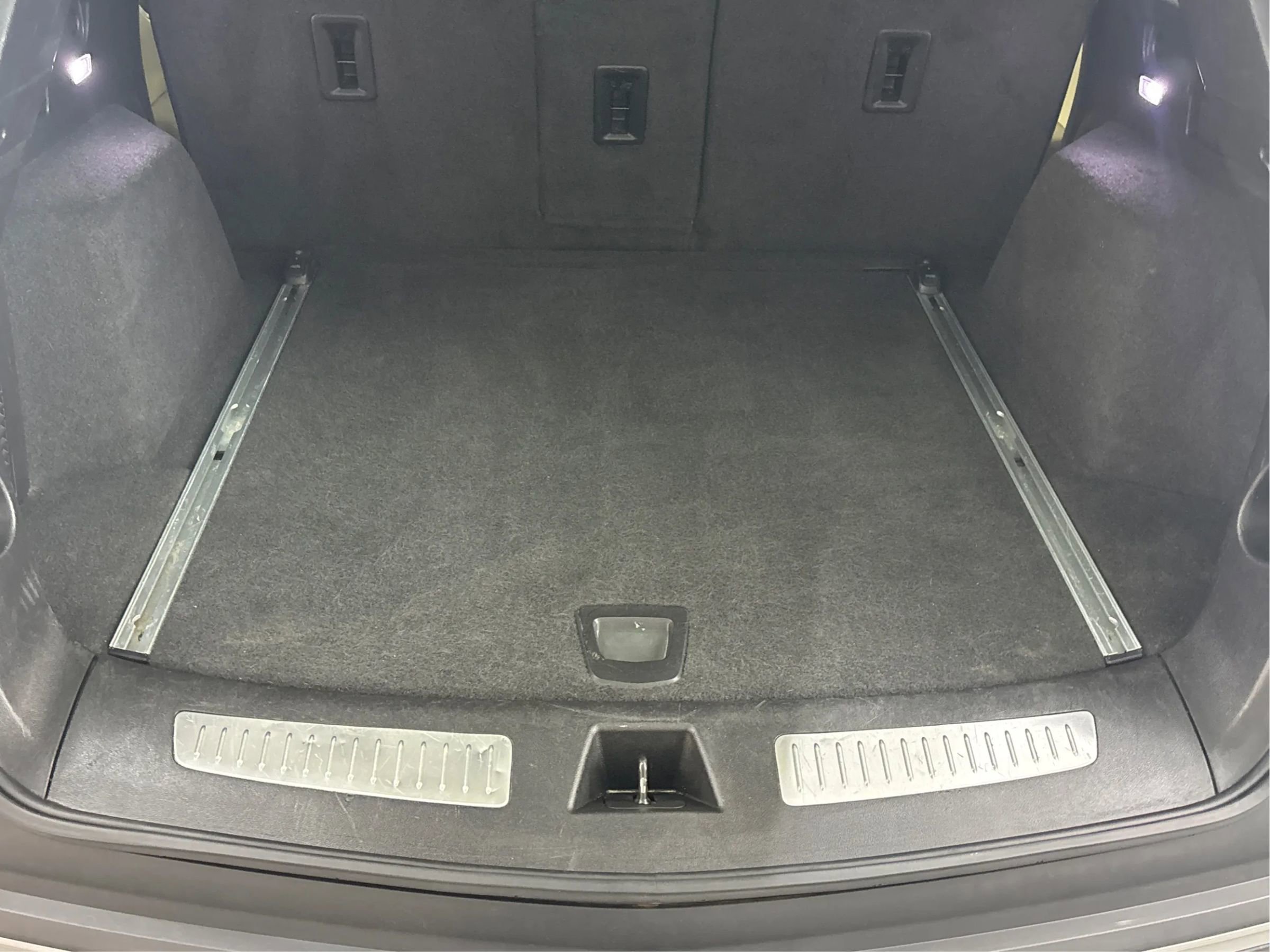 Used 2018 Cadillac XT5 Luxury w/ Driver Awareness Package image 16