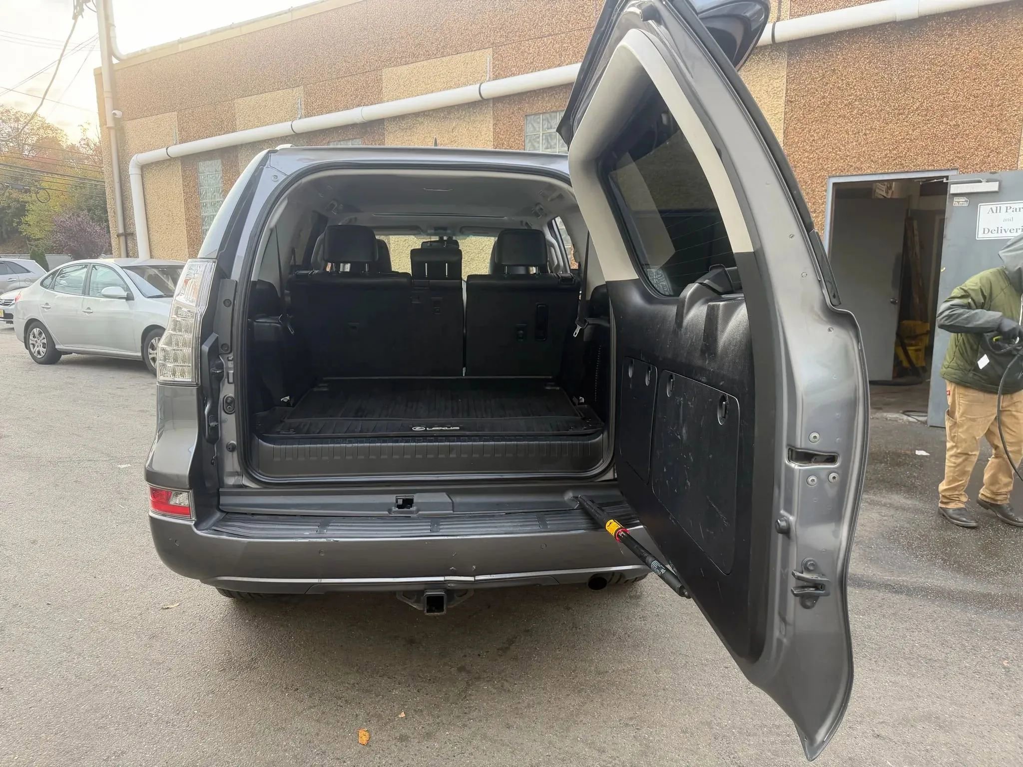 Used 2015 Lexus GX 460 w/ Premium Package image 29