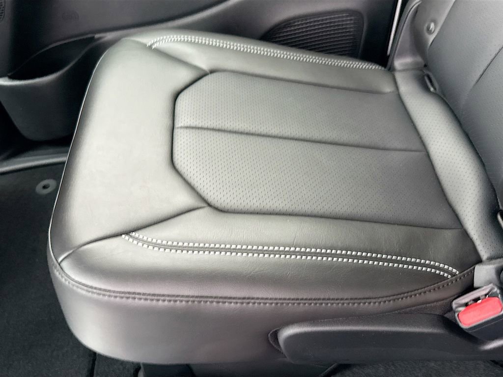 New 2026 Chrysler Pacifica Select FWD image 27