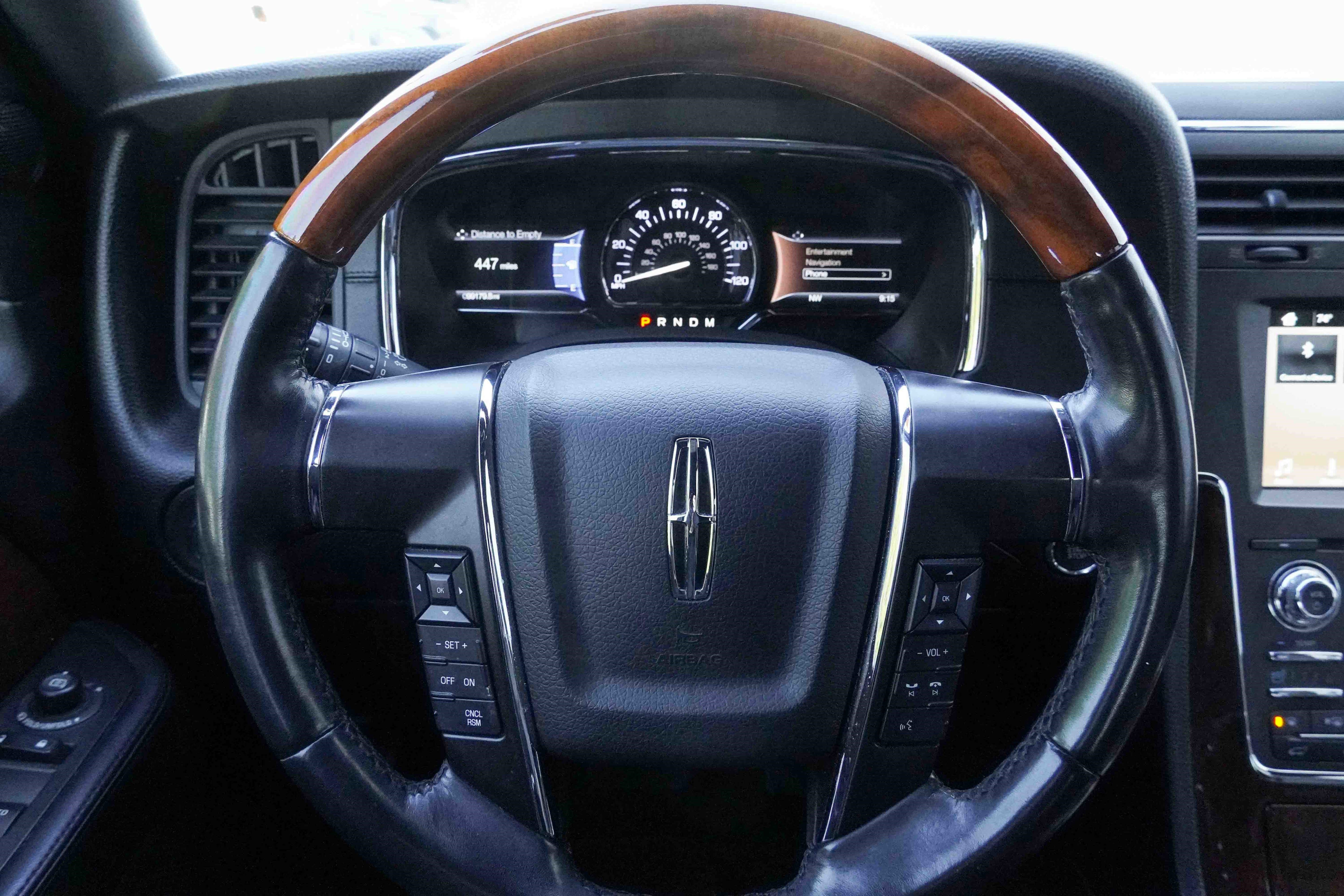 Used 2017 Lincoln Navigator Select image 17