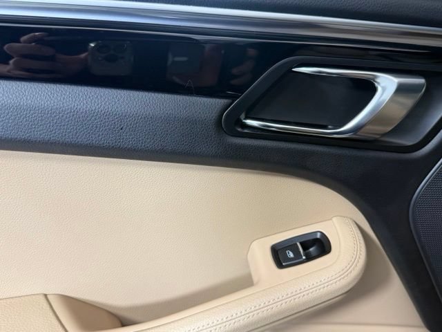Used 2020 Porsche Macan AWD/4WD image 24