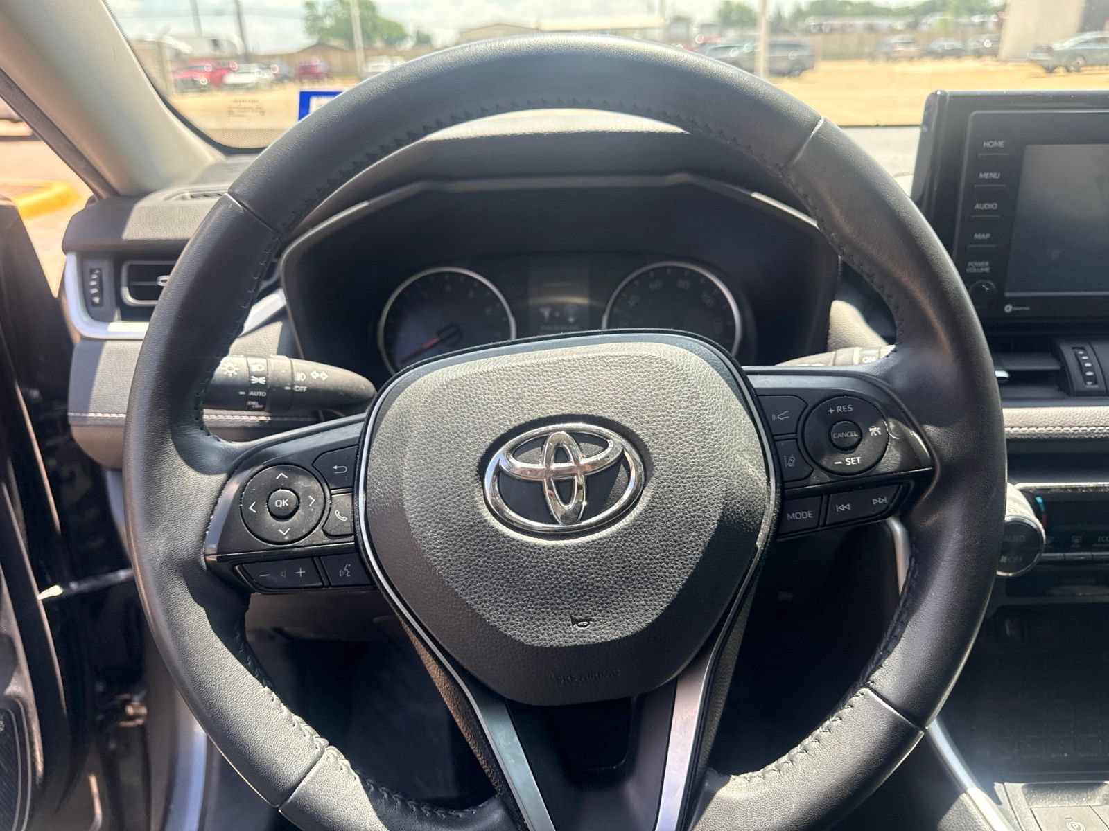 Used 2020 Toyota RAV4 XLE Premium FWD image 12