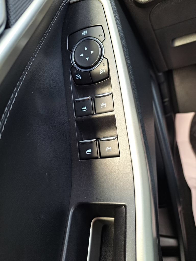 Used 2023 Ford Explorer XLT w/ Equipment Group 202A AWD/4WD image 18