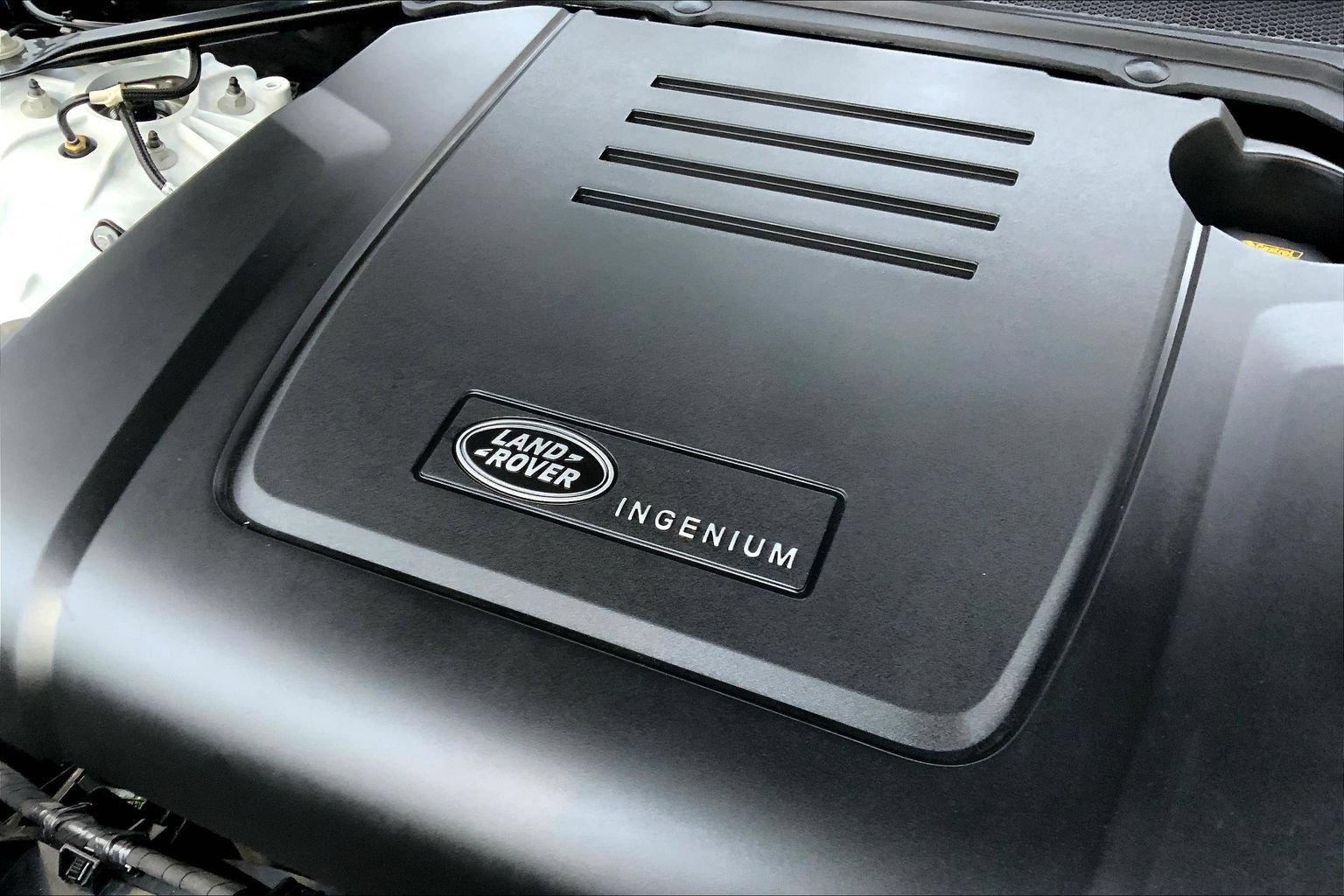 Certified 2025 Land Rover Discovery Dynamic SE AWD/4WD image 32