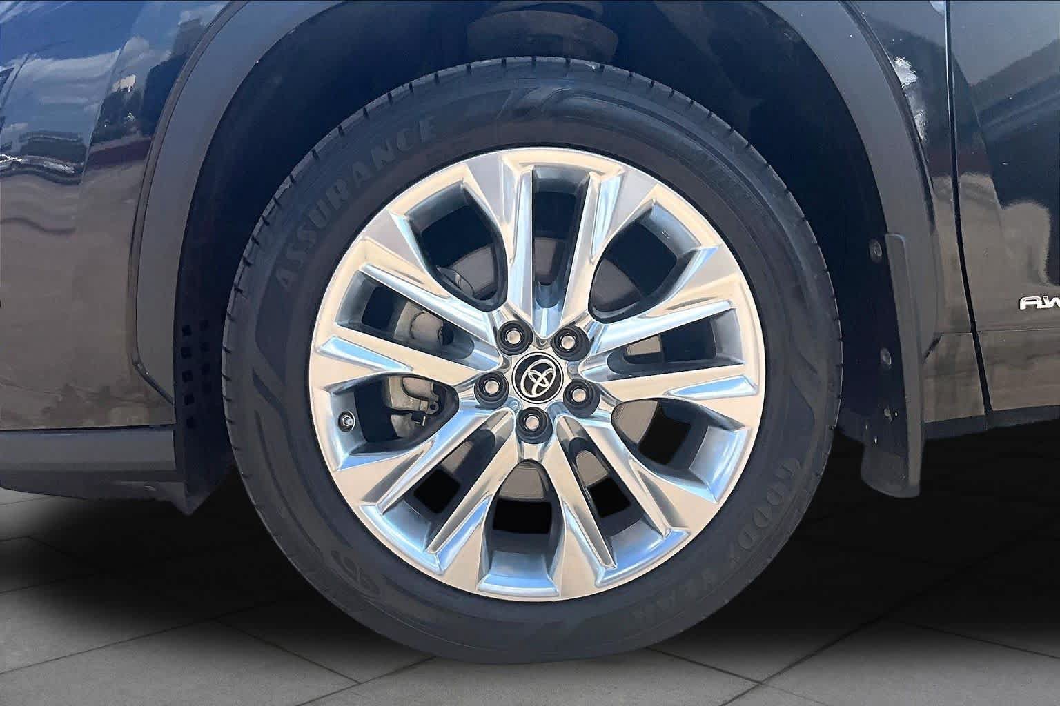 Used 2021 Toyota Highlander Limited AWD/4WD image 11