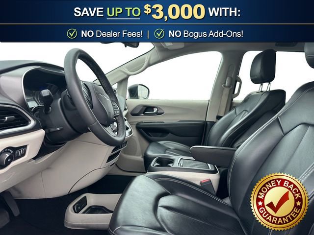 Used 2023 Chrysler Pacifica Touring-L image 14