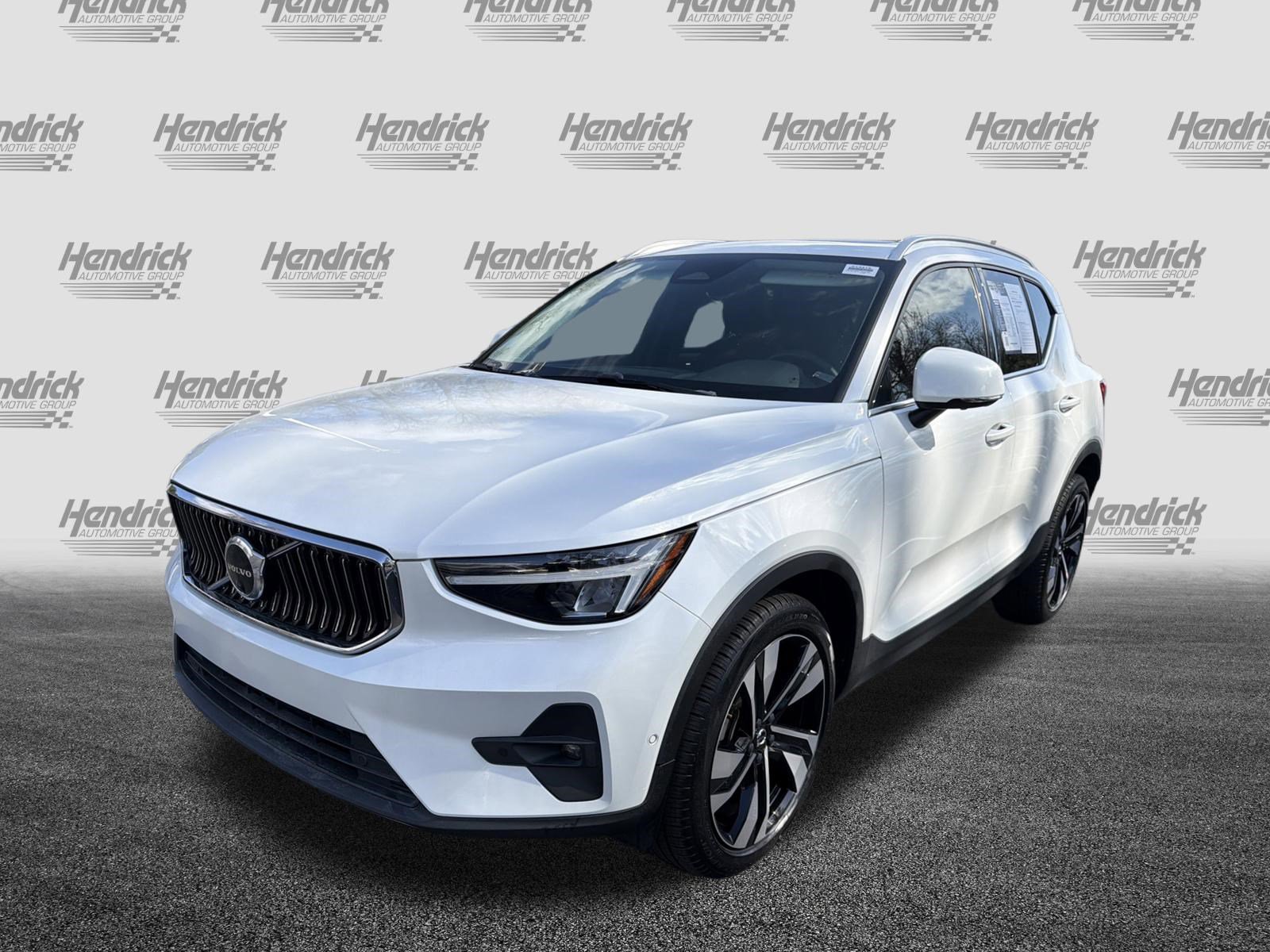 Certified 2023 Volvo XC40 B4 Plus w/ Driver Assist Package image 5