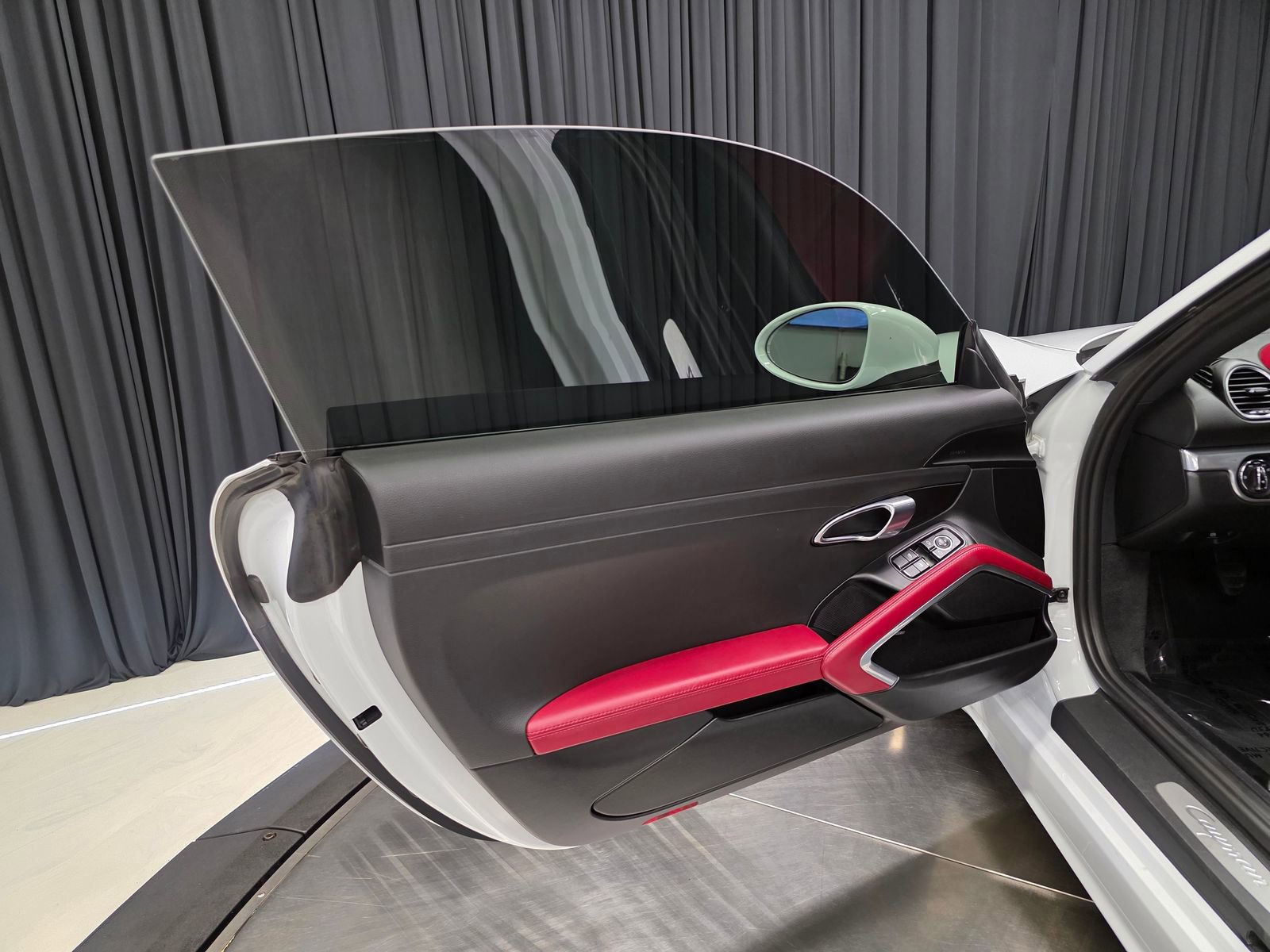 Used 2017 Porsche 718 Cayman RWD image 15