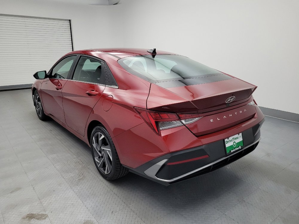 Used 2025 Hyundai Elantra SEL FWD image 5