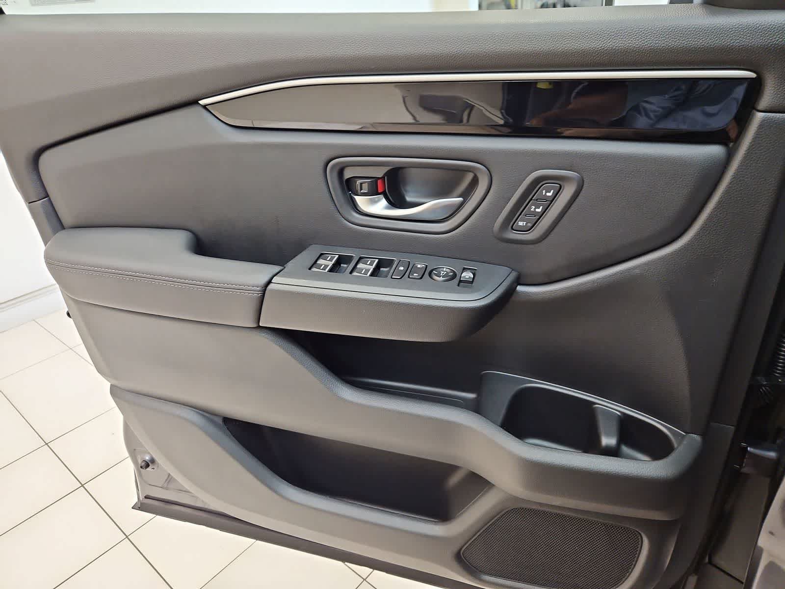 Certified 2025 Honda Pilot Touring image 17