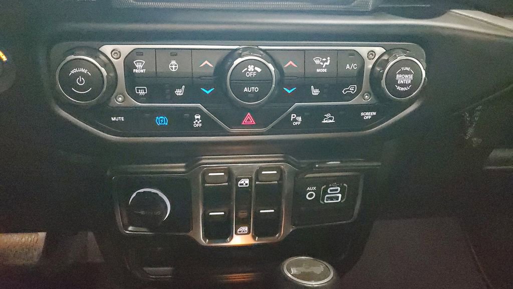 Used 2022 Jeep Wrangler Unlimited Sahara w/ Cold Weather Group image 27