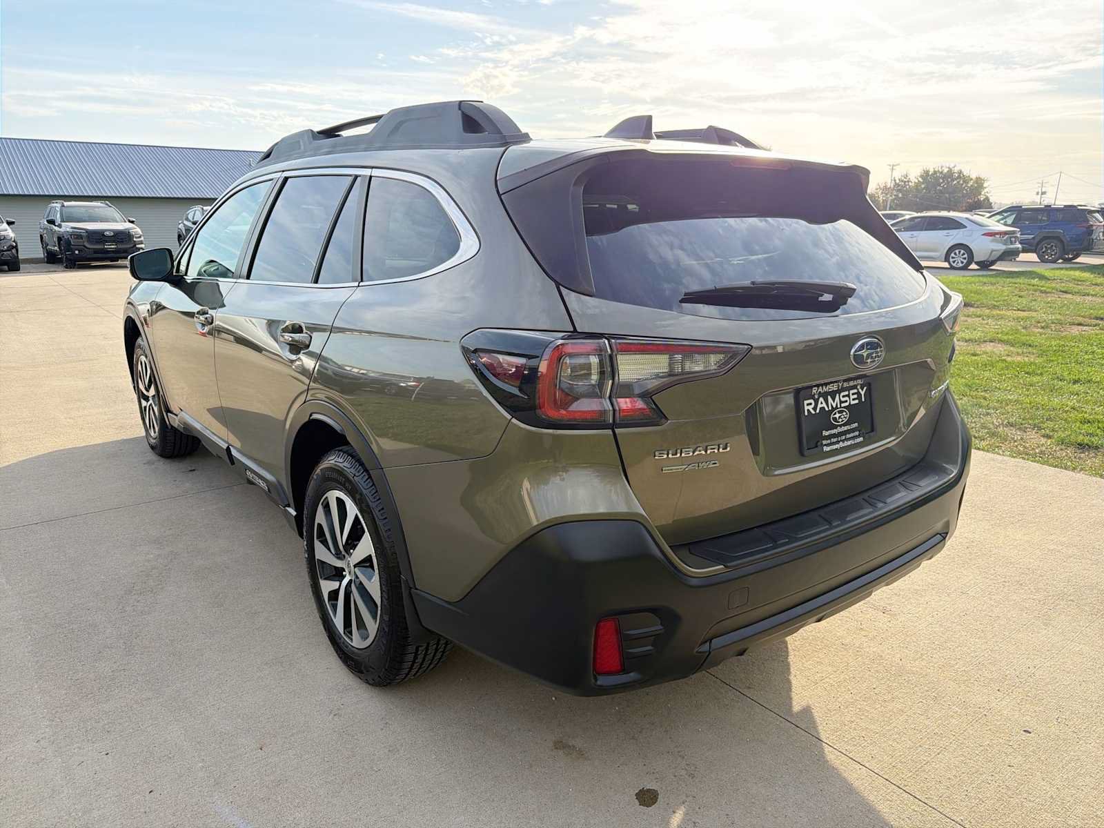 Used 2020 Subaru Outback Premium w/ Popular Package #1 AWD/4WD image 4