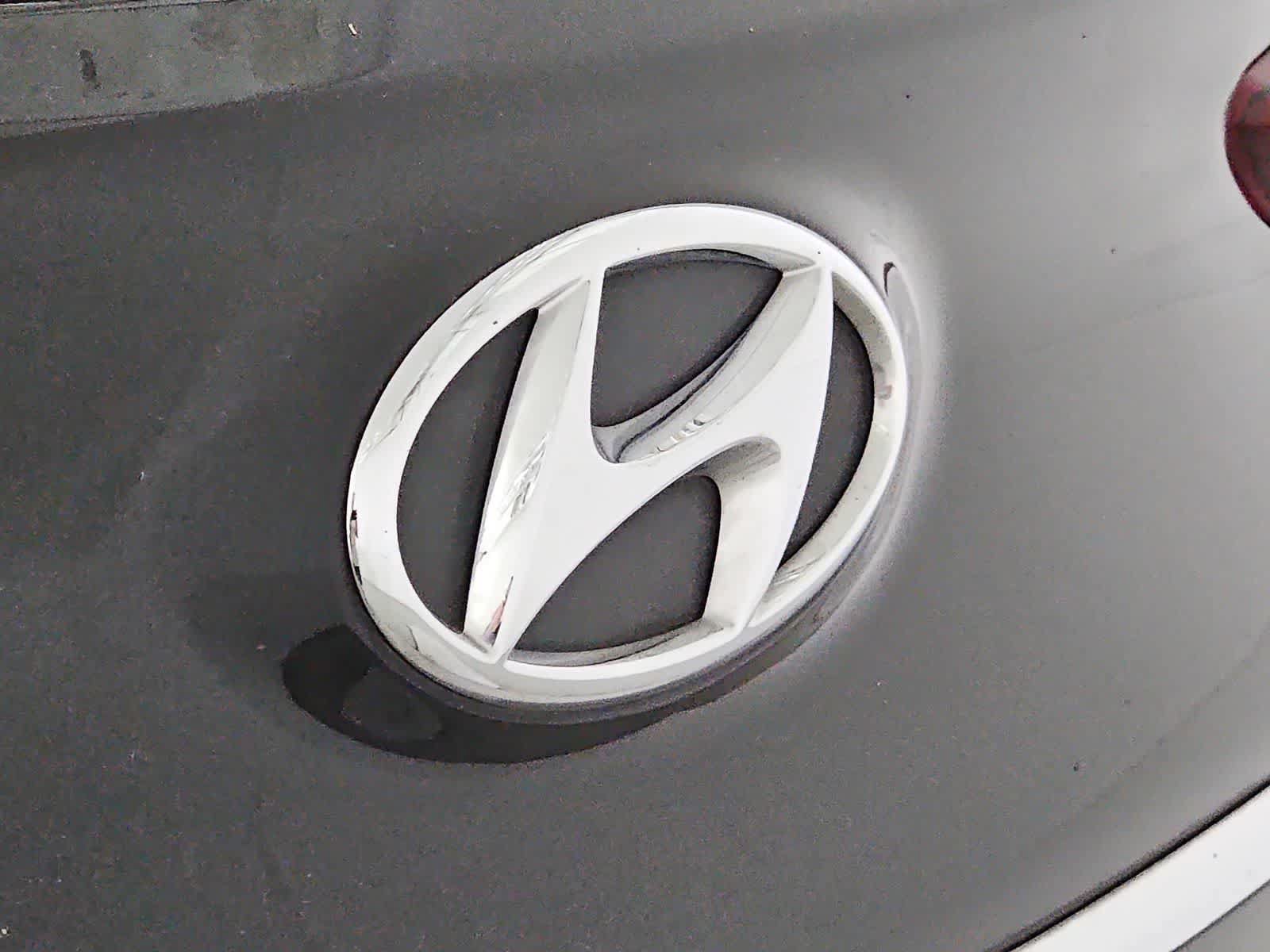 Used 2021 Hyundai Kona Limited w/ Cargo Package FWD image 11