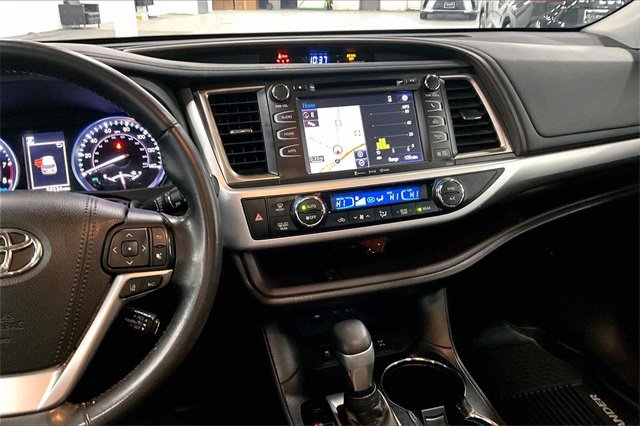 Used 2019 Toyota Highlander XLE image 9