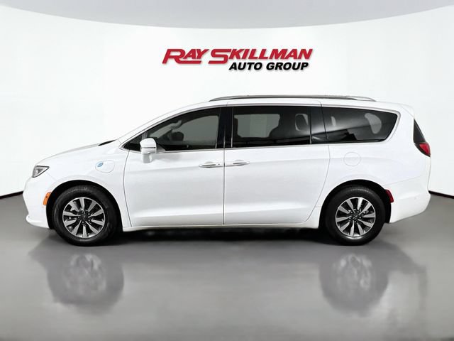 Used 2021 Chrysler Pacifica Touring-L FWD image 4