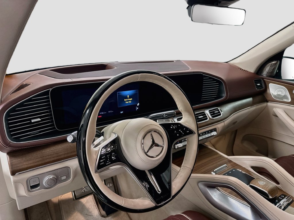 Used 2025 Mercedes-Benz Maybach GLS 600 4MATIC image 4