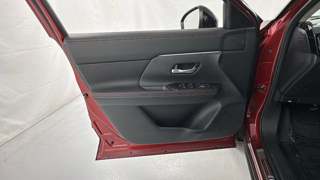 Used 2025 Nissan Kicks SR w/ Illumination Package image 18