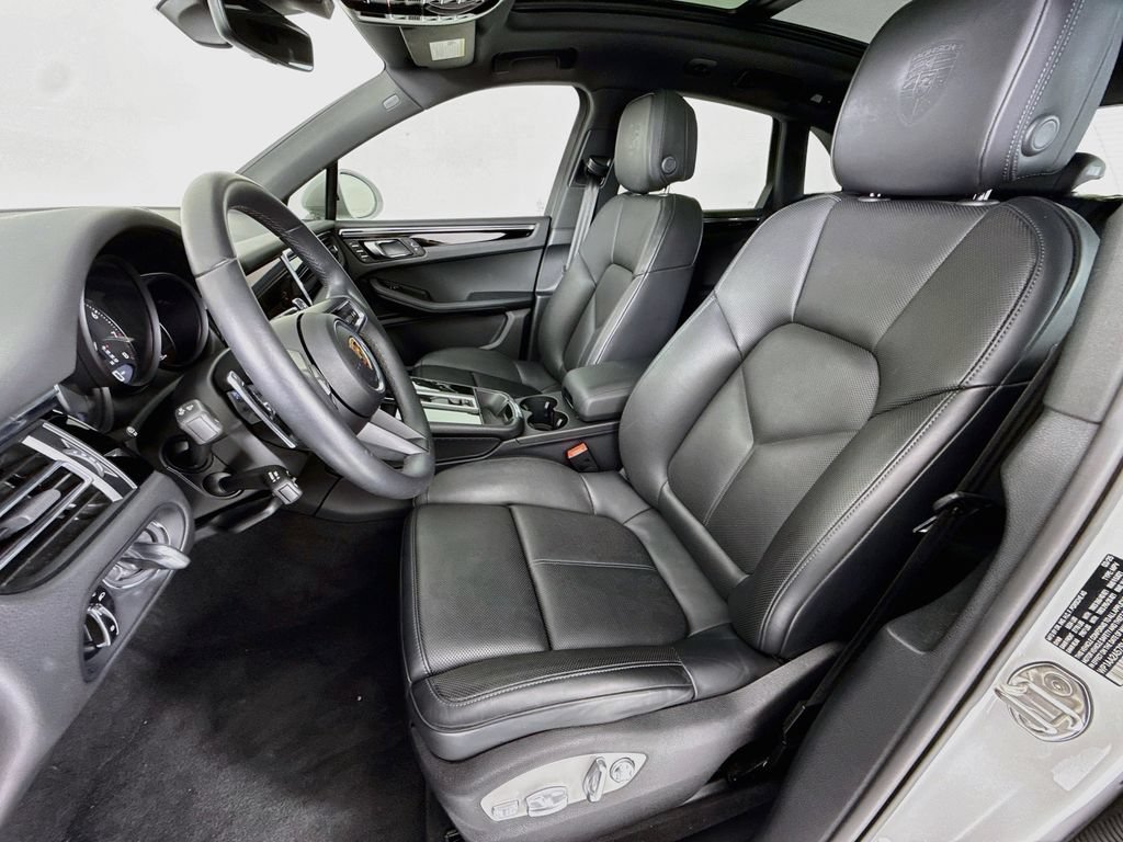 Used 2025 Porsche Macan AWD/4WD image 5