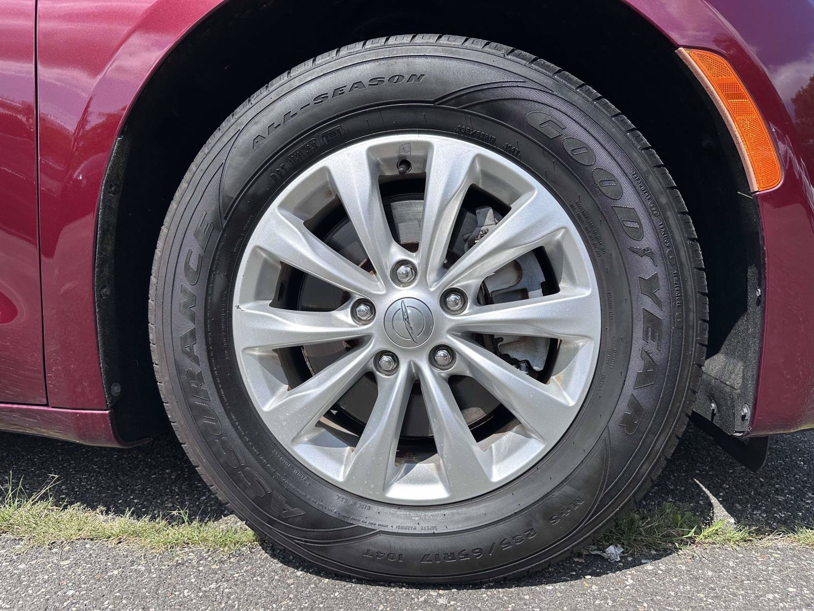 Used 2017 Chrysler Pacifica Touring-L FWD image 7
