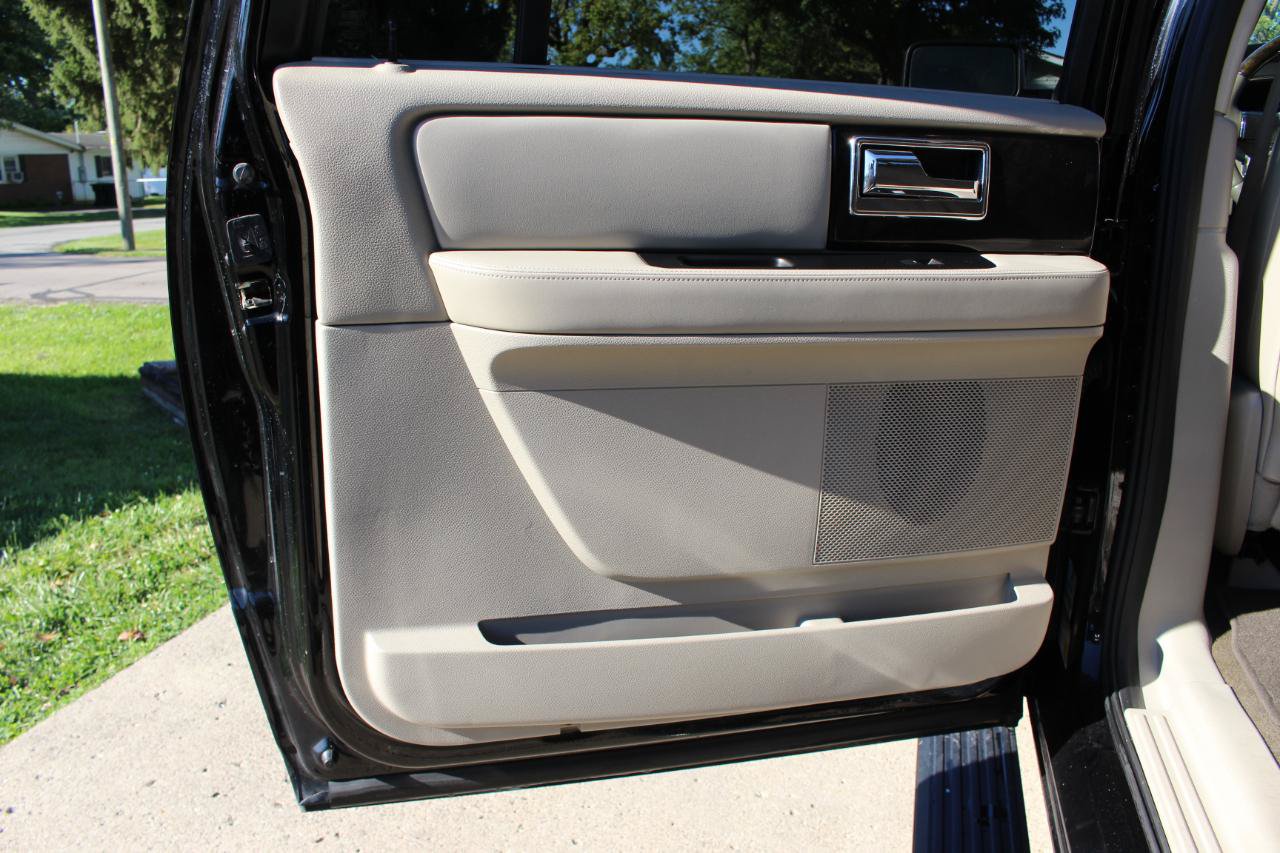 Used 2016 Lincoln Navigator L Select AWD/4WD image 32