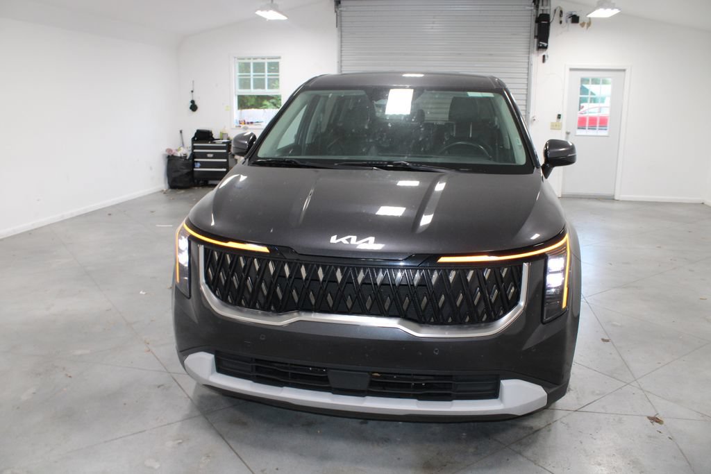 Used 2025 Kia Carnival FWD image 3