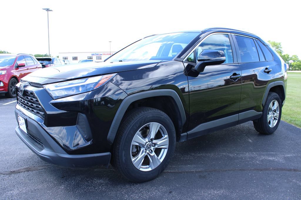 Used 2023 Toyota RAV4 XLE AWD/4WD image 3