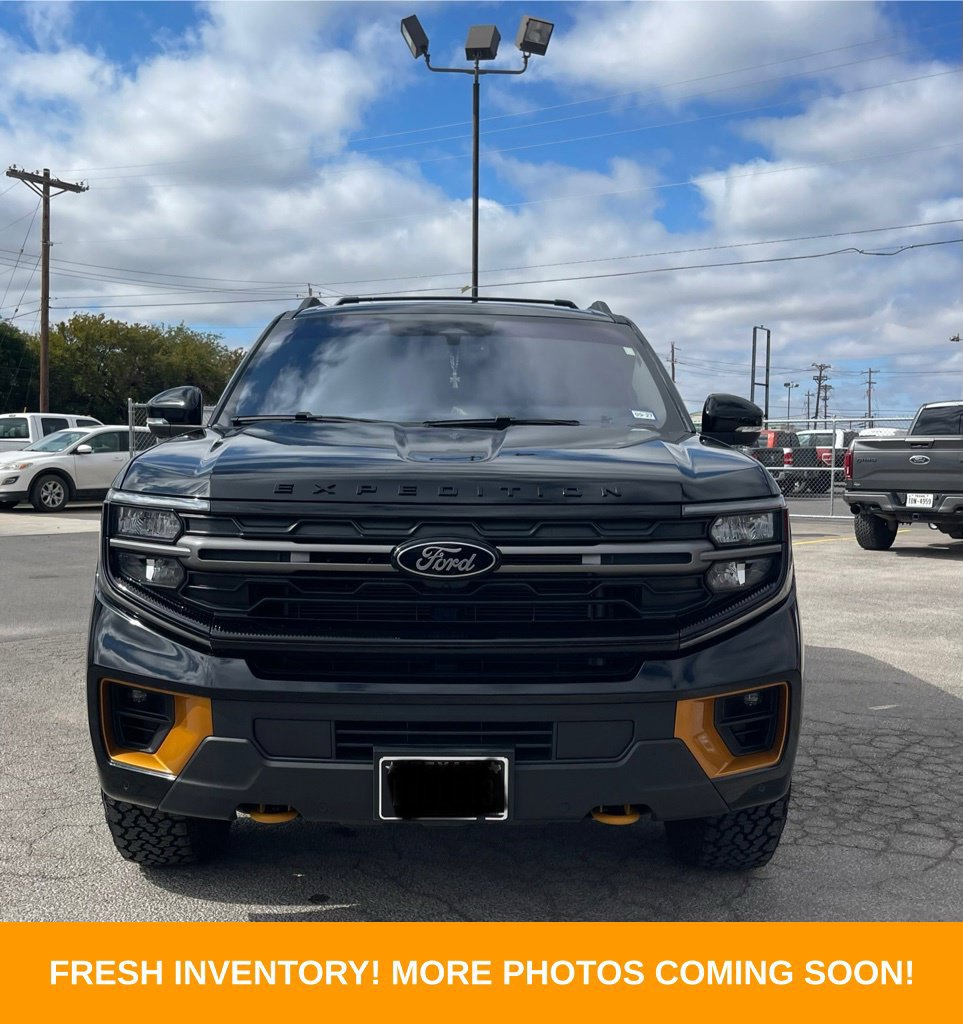 Used 2025 Ford Expedition Tremor AWD/4WD image 3