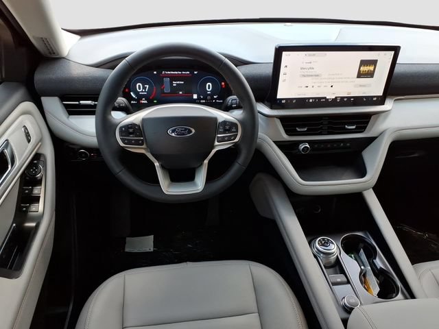 Used 2026 Ford Explorer Active w/ Active Comfort Package AWD/4WD image 5