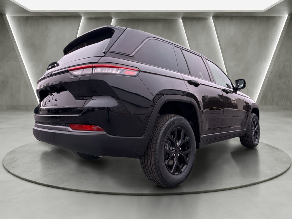 New 2026 Jeep Grand Cherokee Altitude AWD/4WD image 3