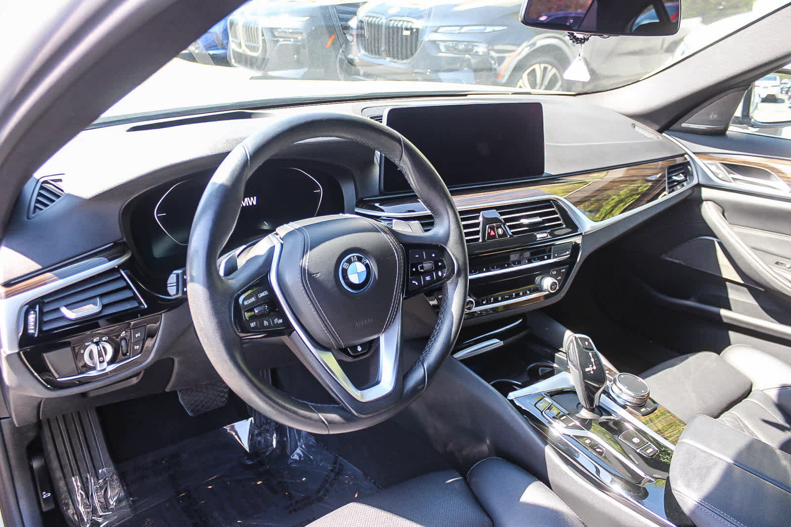 Certified 2023 BMW 530e RWD image 18