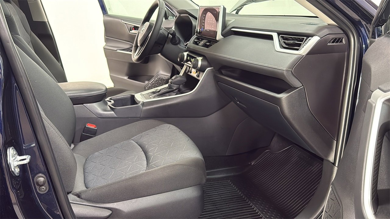 Used 2025 Toyota RAV4 XLE image 18