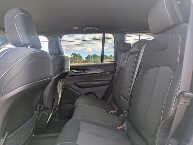 New 2025 Jeep Grand Cherokee Laredo w/ Luxury Tech Group I AWD/4WD image 33