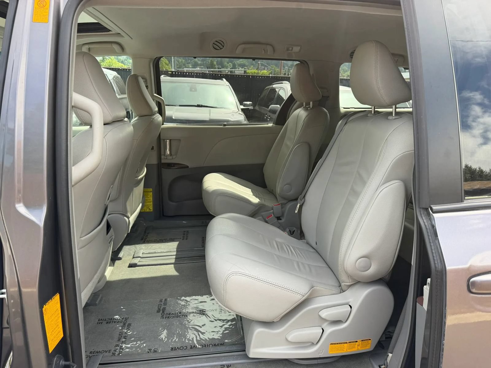 Used 2013 Toyota Sienna XLE FWD image 10