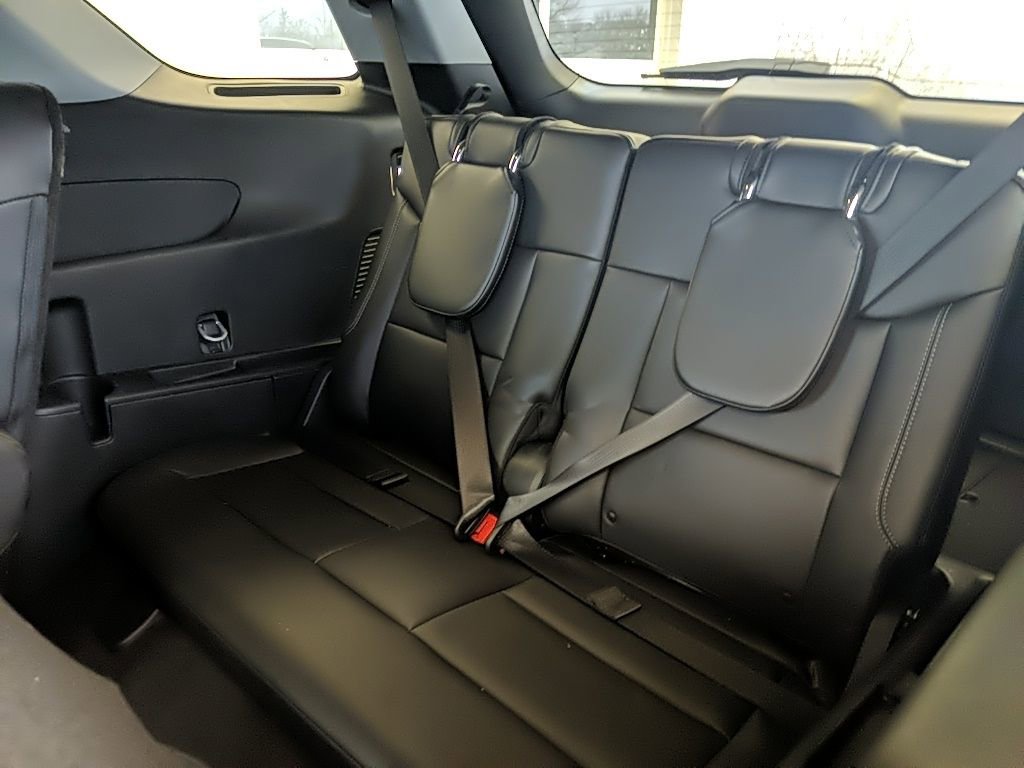 Used 2023 Ford Explorer XLT w/ Equipment Group 202A image 14