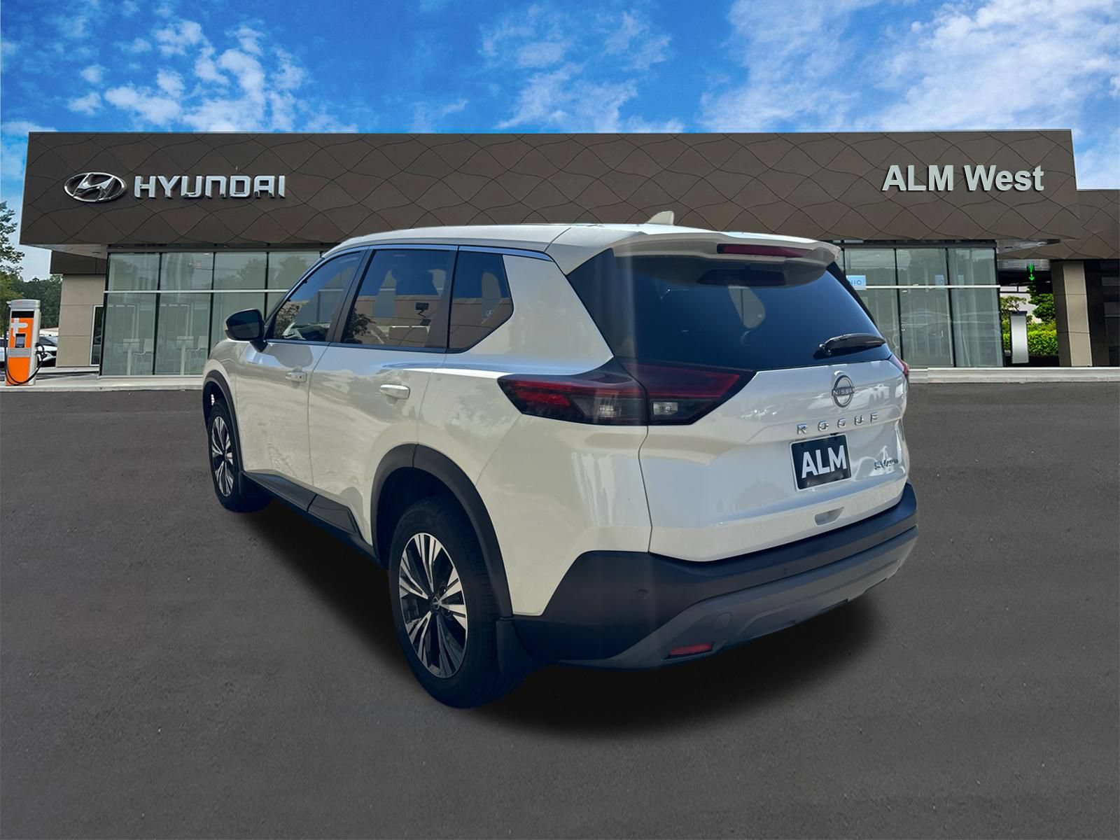 Used 2023 Nissan Rogue SV AWD/4WD image 7