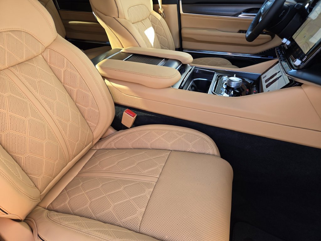 New 2026 Jeep Grand Wagoneer L Summit AWD/4WD image 9