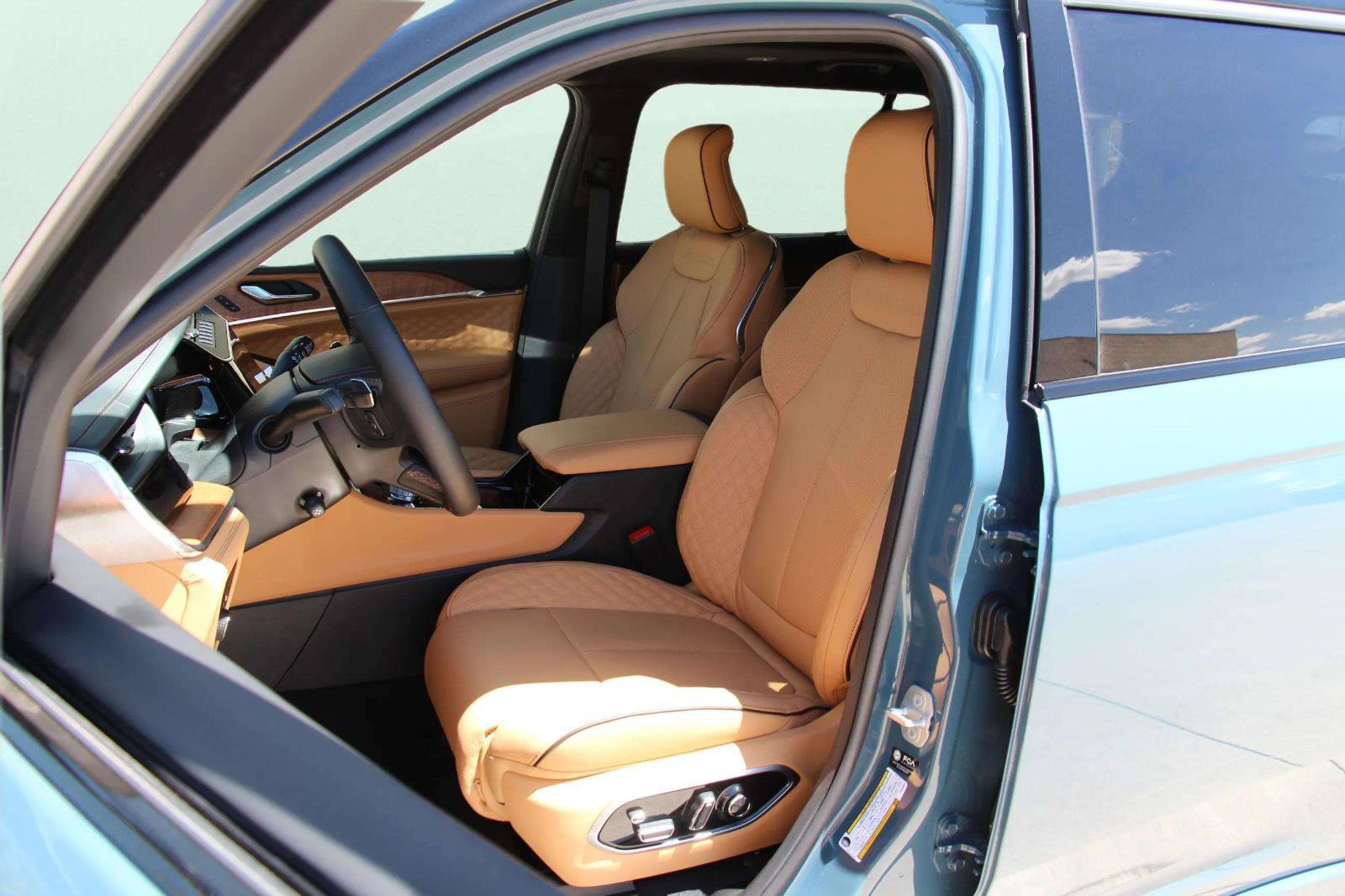 Used 2026 Jeep Grand Cherokee L Summit AWD/4WD image 18