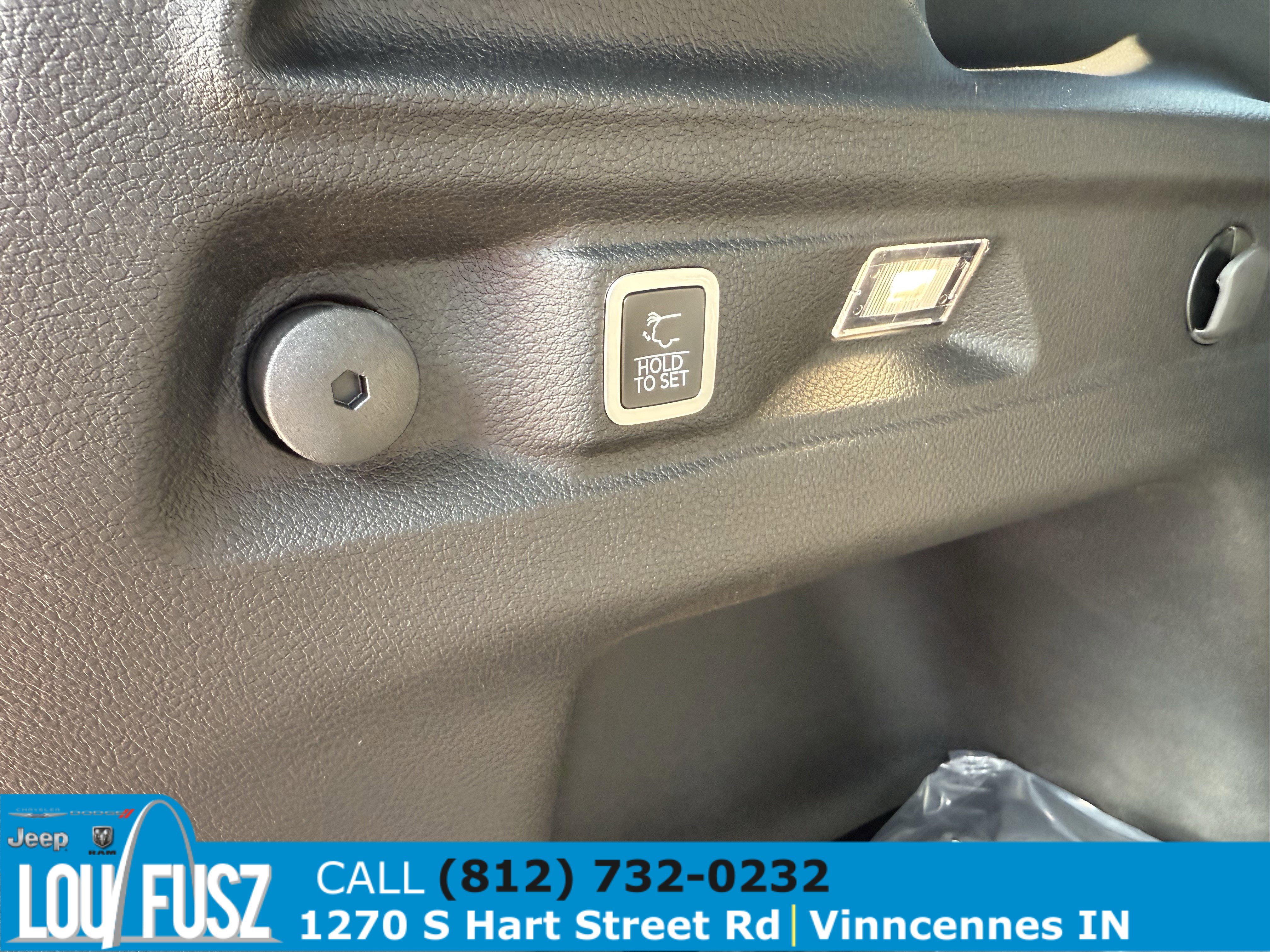 New 2025 Jeep Grand Cherokee L Altitude image 12