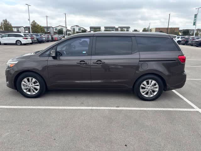 Used 2017 Kia Sedona LX w/ LX Essentials Premium Package FWD image 2