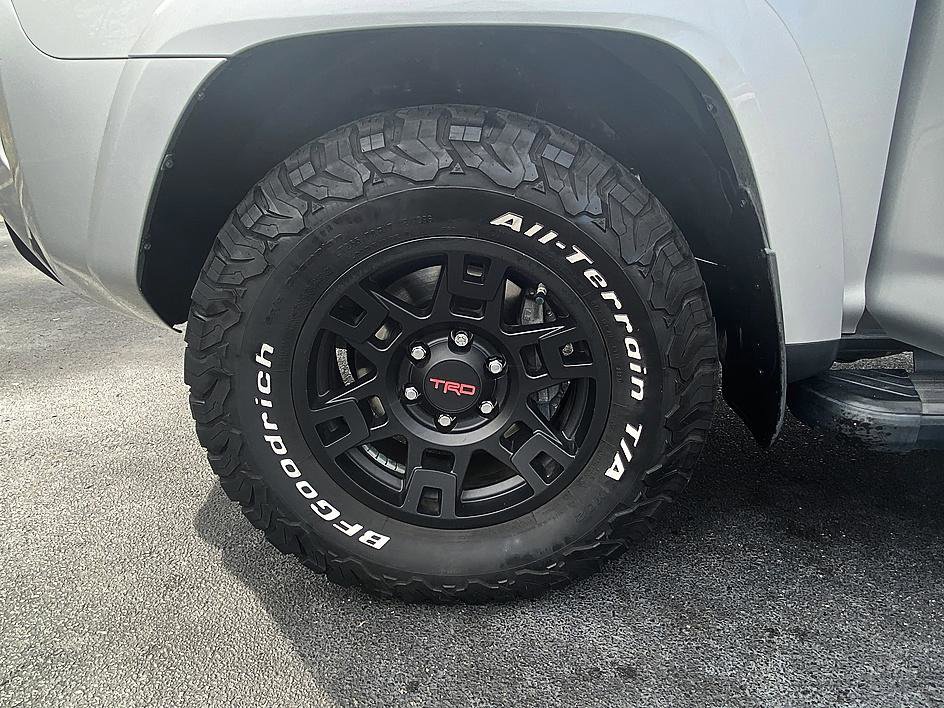 Used 2021 Toyota 4Runner Venture w/ Moonroof Package image 8