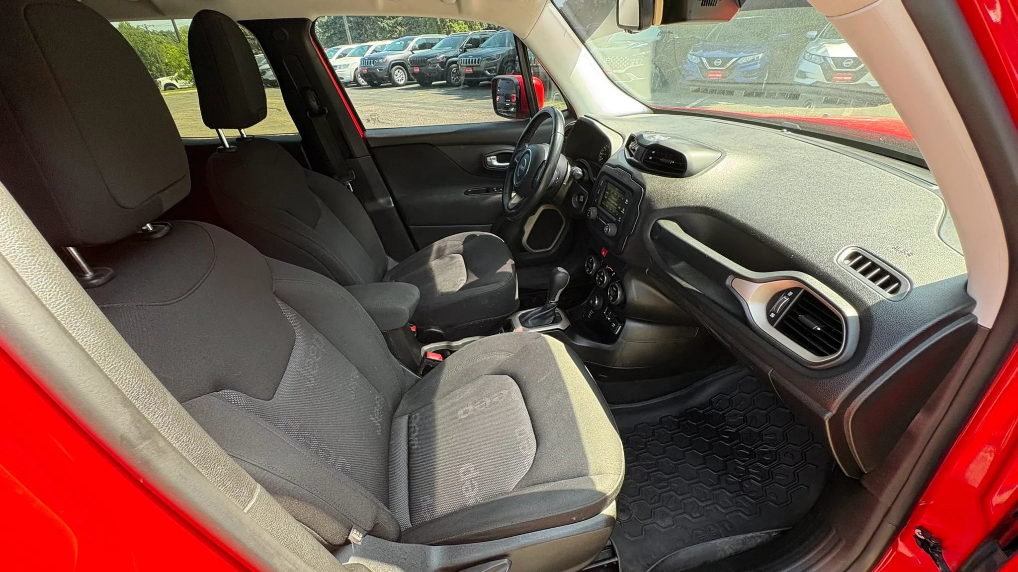 Used 2017 Jeep Renegade Latitude w/ Popular Equipment Group AWD/4WD image 28
