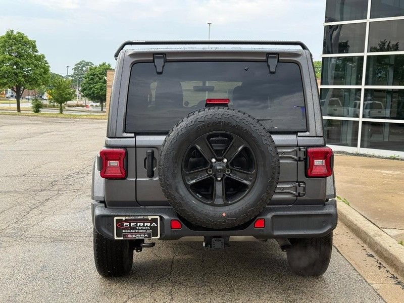 Used 2021 Jeep Wrangler Unlimited Sahara AWD/4WD image 4